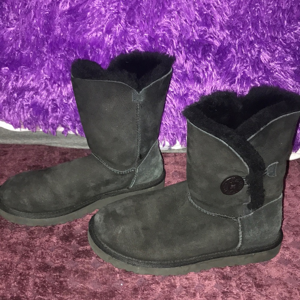 Black Bailey Button Uggs